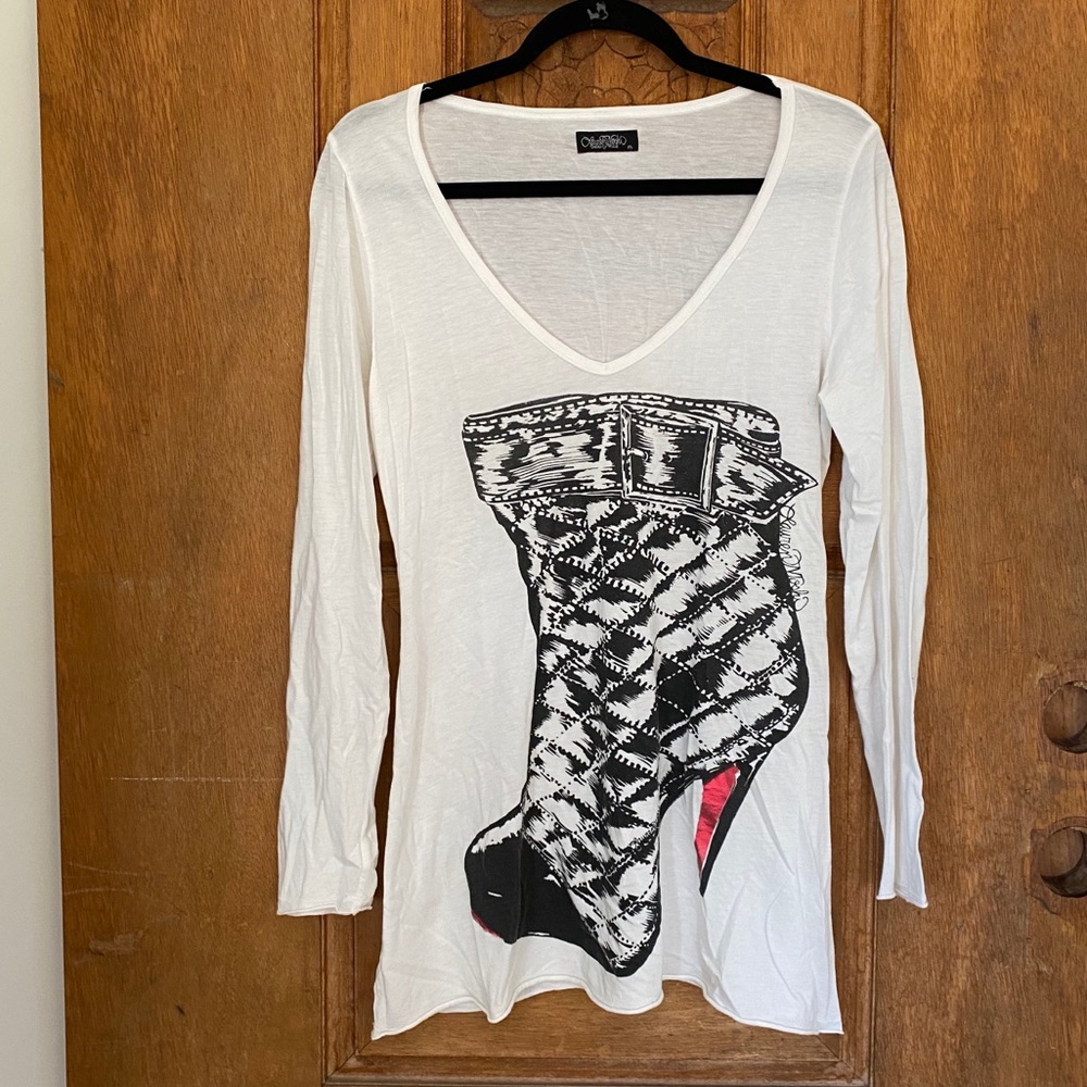 Lauren Moshi White Long Sleeve V-Neck Tee with Black Graphic and Pink Accent